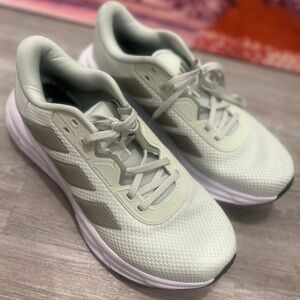 Adidas Women's Light Gray Sneakers